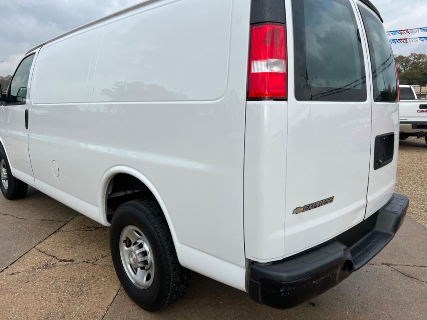 2021 White /Gray Chevrolet Express (1GCWGAFP0M1) with an 4.3L V6 engine, Automatic transmission, located at 4520 Airline Hwy, Baton Rouge, LA, 70805, (225) 357-1497, 30.509325, -91.145432 - 2021 Chevy Express 2500 Cargo Van 4.3 V6 152K Miles, Power Windows & Locks, Cold A/C & Heat, Dent In Rear Bumper(See Pic). NO IN HOUSE FINANCING. FOR INFO PLEASE CONTACT JEFF AT 225 357-1497 CHECK OUT OUR A+ RATING WITH THE BETTER BUSINESS BUREAU WE HAVE BEEN A FAMILY OWNED AND OPERATED BUSINESS AT - Photo#7